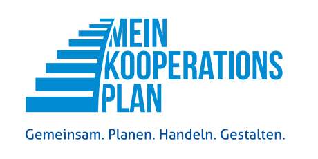 Blaues Logo mit Treppenmotiv und dem Text "Mein Kooperationsplan". Slogan: "Gemeinsam. Planen. Handeln. Gestalten."