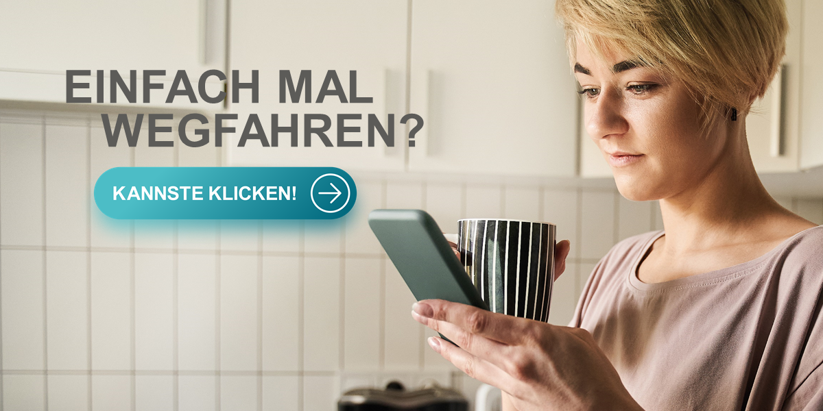 Frau, die nach Informationen auf ihrem Smartphone sucht.